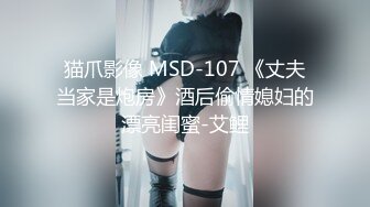 2020年学校监控被黑偸拍女老师在值班休息室批改作业与校领导搞破鞋主动掏J8撸硬趴桌子上后入内射事后很开心