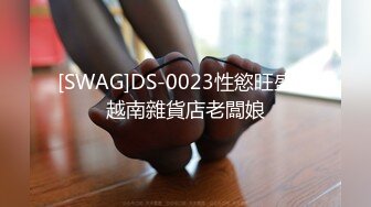 年轻漂亮的长发气质美女应该是第一次和网友偷偷开房,2人见面后美女有点不好意思开操,聊了一会被男扒光扑倒干!