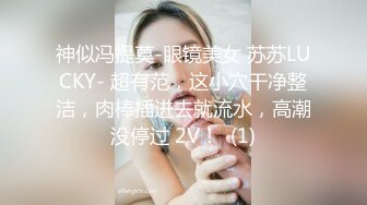 年轻小妹露脸直播与渣男一起啪啪啪，非常听话的在两腿间舔弄已经很硬的鸡巴，女上位捏着奶子爆草直接内射