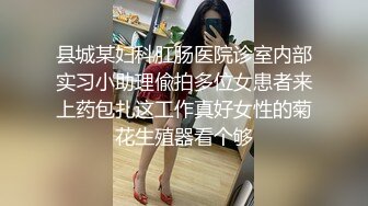 上班族小姐姐比较多的快餐店女厕，高清全景逼脸同框偸拍多位美眉方便，牛仔服美女蓝色内内湿了一块是什么情况 (4)