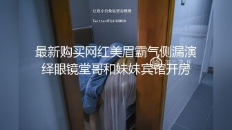 【新片速遞】 长发超萌超可爱的妹子，岔开腿极品一线天白虎馒头贴心男友上演舔逼射在肚子上