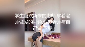 民宿老板窗外偷窥入住的情侣洗澡性感女友差点被男友在浴室里 就地正法