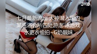 科技园女厕气质优雅套裙装女职员,紧紧闭合的窄小穴洞看着就眼馋