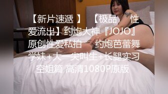 抱着婶子的大白屁股疯狂后入，婶子不停的呻吟，40多岁的女人身体实在太棒了，水多会玩特别骚，操起来整个人感觉要上天