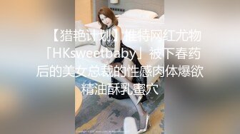 和年轻褐发辣妹大搞3P!