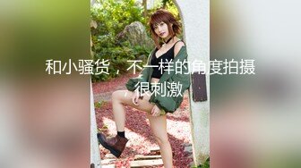 丝袜制服露脸骚逼两姐妹让大哥玩双飞，给两个骚货舔逼深喉口交爆草骚穴舔脚，后入轮草爆菊花，浪叫呻吟不止