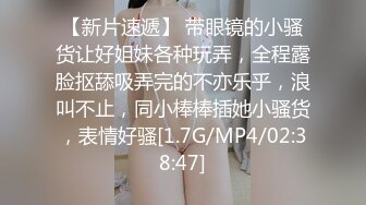 【腰以下多是腿】19极品模特，美腿高跟鞋，身材一级棒，坐在台子上自摸，埋头舔屌吸吮，黑丝足交边自摸小穴，浪叫呻吟