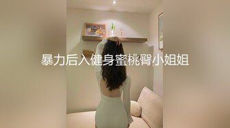 清纯的良家小少妇露脸跟大哥酒店约啪，温柔的舔弄大鸡巴让大哥抠逼玩弄，主动上位喂大哥吃奶子，各种抽插草