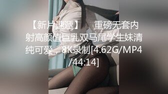 后入小女友的翘臀