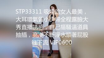 苗条白嫩无毛妹子练裸体瑜伽