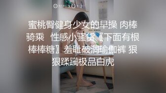 樣子帥氣的華裔小哥和漂亮女朋友莎發上啪啪 九淺一深干的妹子白漿直流