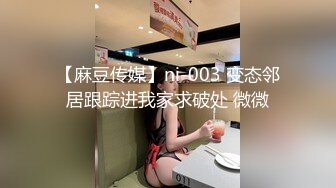 肯德基抄底漂亮百褶裙美眉