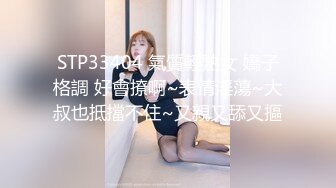 十一月最新流出魔手外购精品厕拍酒吧女厕偷拍几个美女尿尿黑衣学妹闻一闻自己擦完逼纸的味道