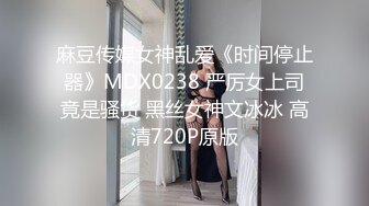 金发00后嫩妹被瘦子胖子轮流操，花臂纹身尖尖小奶子，扶着屁股后入猛顶，深喉插嘴，瘦子操完胖子继续干