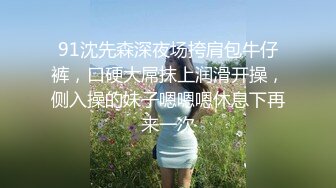 漂亮制服美女3P 身材嬌小 同時伺候三根肉棒 嘴叼逼插 被無套輸出 非常享受舒坦