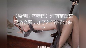   完美露脸小夫妻，直播赚钱，女上位边看聊天边做爱，传教士啪啪，紧要关头抽出来颜射一脸