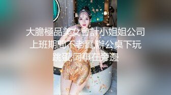 【新片速遞】 商场女厕近距离偷窥包臀裙美少妇的多毛小黑鲍