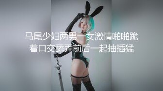 【极乐观光车】导游鲸吞女游客 观光车疯狂猛干 白嫩巨乳女游客的高潮体验地点竟在众多游客面前