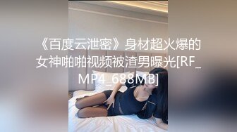 外站新流出商场蹲厕多角度偷拍奇怪妹子莫名其妙的对着侧面镜头傻笑