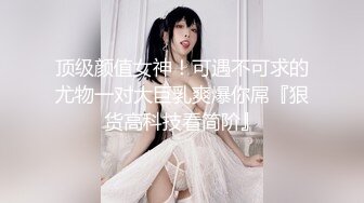 商场多名女员工厕吸烟那位显得特别骚