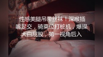  退休老师跟好姐妹陪小哥一起大秀直播，全程露脸颜值不错玩弄小哥大鸡巴