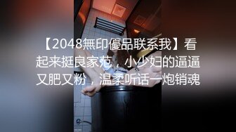 牛仔裤小背心，很会玩诱惑极品女，难得露脸细长美腿，脱下丁字裤露多毛肥穴，翘起对着镜头扣弄，换上吊带黑丝