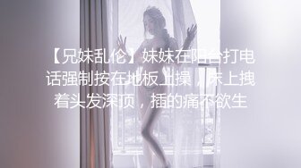 活很棒的小伙把姐姐的丝袜脚舔了一遍