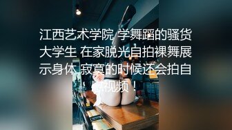 小母狗第一次被塞着肛塞后入