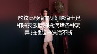 兩個黑絲小寶貝露臉讓大哥玩弄，揉奶玩逼口交大雞巴