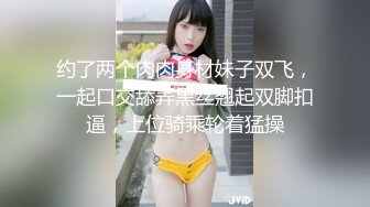 白嫩漂亮小少婦 做多人運動 被幾根大雞吧輪流對的大奶子亂顫抖 騷叫不停 這下兩張嘴都吃飽了