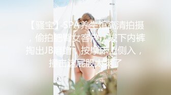 高校女厕偷拍 屌丝暗恋女同学躲进女厕偷拍她尿尿高清无水印原版