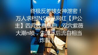 三月新流出完美角度写字楼女厕全景漏脸侧后拍 几十位白领小姐姐撅起屁股撒尿背带裤美女尿急不脱裤子撒尿 (2)