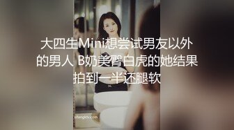 固定视角全景偸拍公共女厕，络绎不绝美女小姐姐方便，看脸看私处，姿态各异，看点十足 (2)