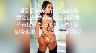 四月新流出破解家庭网络摄像头干部模样大叔娶了个年轻苗条美女媳妇一晚干了几次才能满足