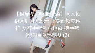 全景后拍黑丝短裤美女