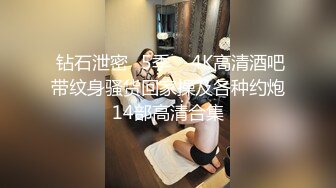 巨乳粉逼黑丝情趣装诱惑的极品宝贝，无毛白虎逼跟狼友互动撩骚，揉奶玩逼道具抽插，呻吟可射