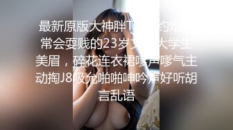 漂亮黑丝伪娘 假鸡吧插骚逼 爽的不要不要 鸡鸡淫水流不停 射了一地板