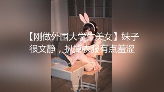 良家小少妇露脸一个人在家发骚，听狼友指挥各种展示，揉奶玩逼看菊花，掰开骚穴给狼友看特写