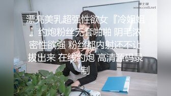 在路边停车就跑进小树林里操B