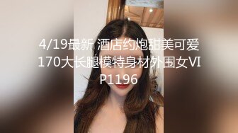 超骚的小妞又来了，露脸丝袜情趣舔鸡巴的样子能迷死人真刺激，无套爆草搞的骚逼淫水泛滥