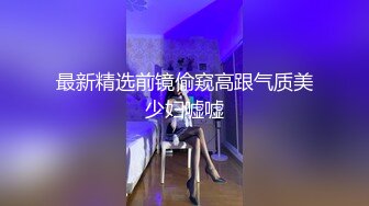 科技园蹲守黑T恤披肩发妹子发白的唇肉从茂密的黑逼毛中露出