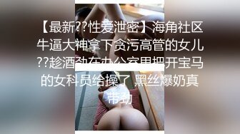 会所女探花小哥玩大保健，骚女大姐按摩玩鸡巴，深喉口交棒棒哒，让小哥揉奶玩逼各种抽插，浪叫不止精彩刺激