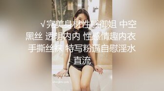 商场女厕偷窥牛仔裤美女的大肥B半蹲着尿不敢坐