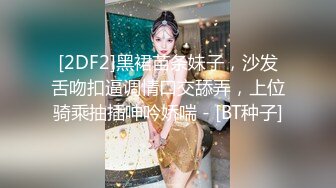  双马尾一线天美穴邻家妹妹型小美女，小小年纪喜欢玩炮击，女仆装翘起圆润美臀