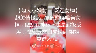 长相文静无毛白虎眼镜妹道具自慰诱惑，撩起裙子露无毛肥逼，跳蛋塞入拉扯高潮出白浆，按摩器震动摩擦双管齐下