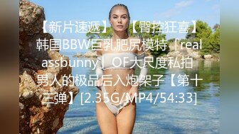 两根肉棒共同享用一个蜜穴～才能满足淫荡女孩