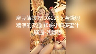 _三个极品小女人的诱惑，全程露脸展示，轮流掰开骚穴给狼友看，撅着屁股互动发骚，给旁边屋大哥舔鸡巴吸蛋蛋