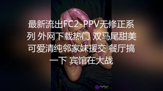  熟女的3P全程露脸情趣诱惑伺候两个年轻小哥，两个鸡巴一起舔，配合小哥多体位爆草抽插好骚[