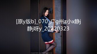 来酒吧玩的年轻美女 尿完竟然屁屁也不擦 抖两下就完事