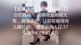  高颜值精致女神小姐姐 温柔甜美笔直美腿 坐在沙发上看的心痒痒想操她